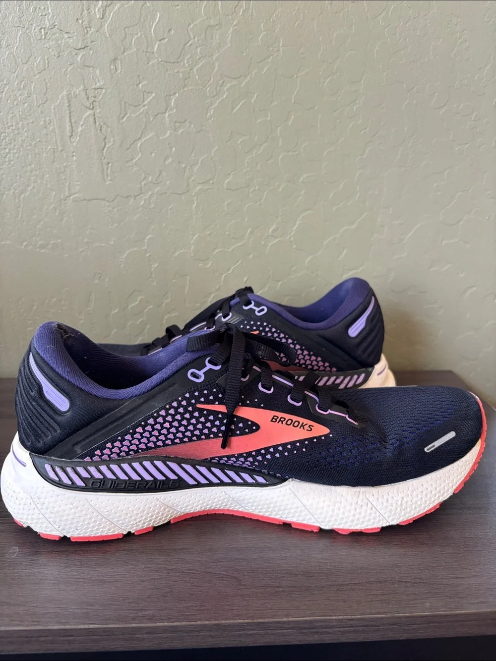 Brooks Adrenaline GTS 22 Road Running Black Purple Peach Sneakers Size 10.5